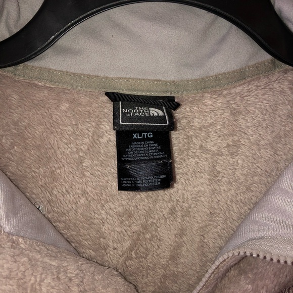 North Face sliver off white soft fluffy jacket - Picture 3 of 6